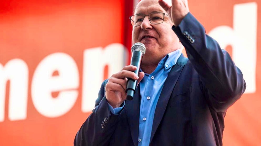 Around 7000 construction workers at demonstration in Lausanne - Gallery. Pierre-Yves Maillard, President of the Swiss Federation of Trade Unions, came to support the construction workers on the second day of the strike in French-speaking Switzerland.