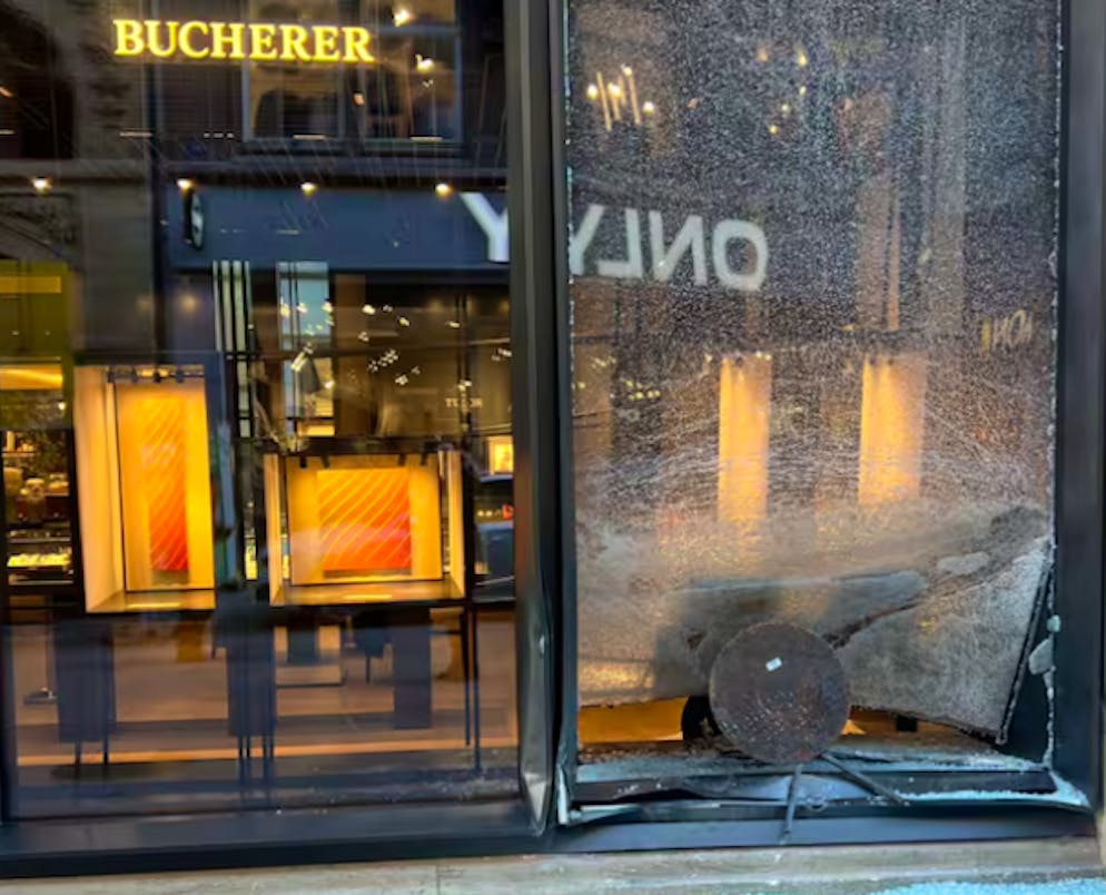 Die Täter konnten fliehen. 