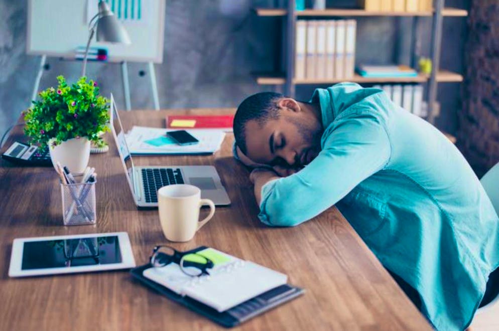 Circadian rhythm: How our inner clock ticks. You may be familiar with the so-called siesta from your beach vacation in the Mediterranean: smaller stores in particular close between 2 and 5 p.m. so that everyone can take a break. A power nap at this time can also do wonders for your well-being.