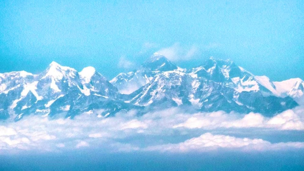 ARCHIVE - View from the airplane of the Himalayas with Mount Everest. Photo: Sina Schuldt/dpa/Archive