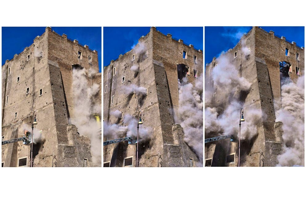 Trapped construction worker dies after tower collapse in Rome - Gallery. Several construction workers were trapped under the rubble.