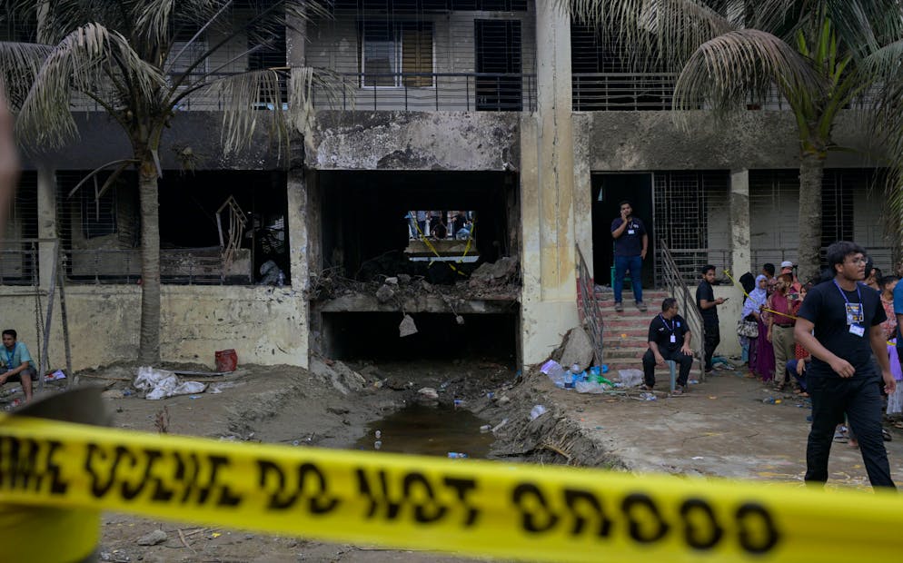 La catastrophe a fait 36 morts dont de nombreux écoliers du complexe scolaire Milestone dans le nord-ouest de la capitale bangladaise.