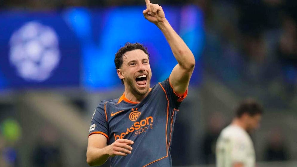 Manchester City souverän gegen den BVB, Barcelona nur mit Remis - Gallery. Carlos Augusto sicherte Inter Mailand den vierten Sieg im vierten Spiel