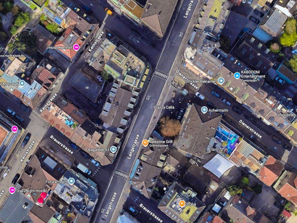 On Langstrasse, the section with the driving ban is marked by a checkered area.