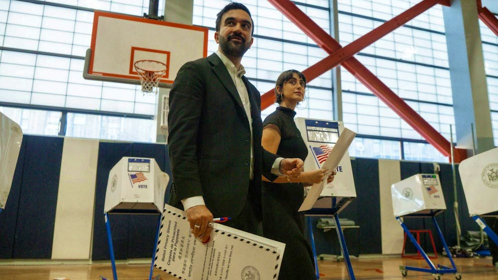 New York's next mayor: Zohran Mamdani (l.) and his wife Rama Sawaf Duwaji - casting their votes on Tuesday.