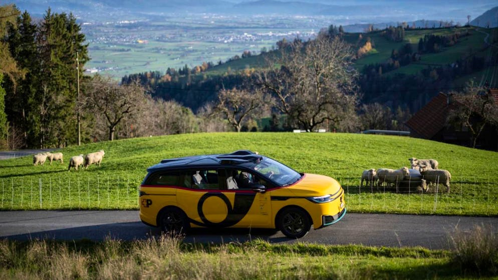 Autos à conduite autonome de CarPostal d'abord testées à Altstätten - Gallery. Le service de desserte "AmiGo" de CarPostal est destiné en priorité aux régions campagnardes ou reculées de la Suisse orientale, mal rattachées aux transports publics.