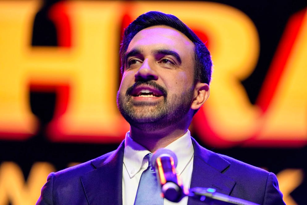 Les positions de M. Mamdani sur Israël, qu'il a qualifié de «régime d'apartheid» et dont il a dénoncé l'offensive dans la bande de Gaza comme un «génocide», ont suscité de vives réactions, notamment la colère d'une partie de la communauté juive.