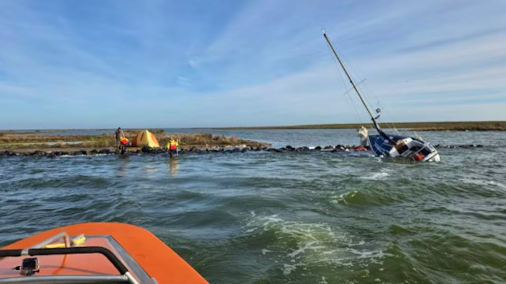 Un Allemand «seul au monde». Son bateau coule, il se réfugie sur une île déserte... mais c'est là que l'enfer commence
