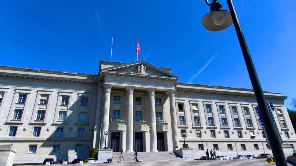 Controversial decision in Lausanne. Schwyz doctor is a sex offender - minority of judges wants him to continue practicing