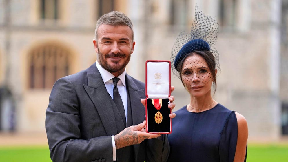 Al Castello di Windsor. David Beckham è stato nominato cavaliere da re Carlo