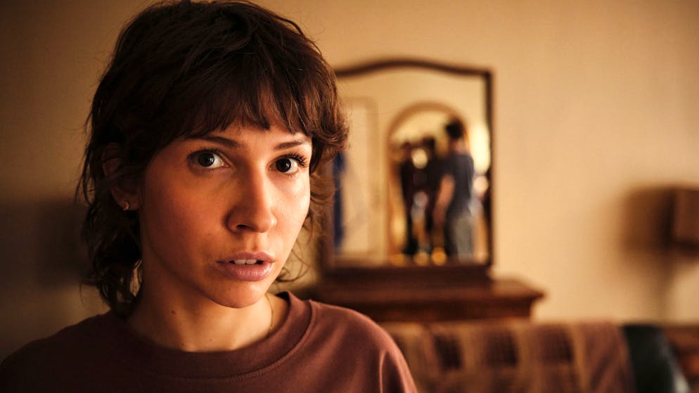 «Tatort» im Check: Wie häufig ermorden Kinder ihre Eltern?. Nisha (Amina Merai) hat persische Wurzeln. Ihre Mutter ist vor kurzem an Krebs gestorben, der Vater gilt als unbekannt.