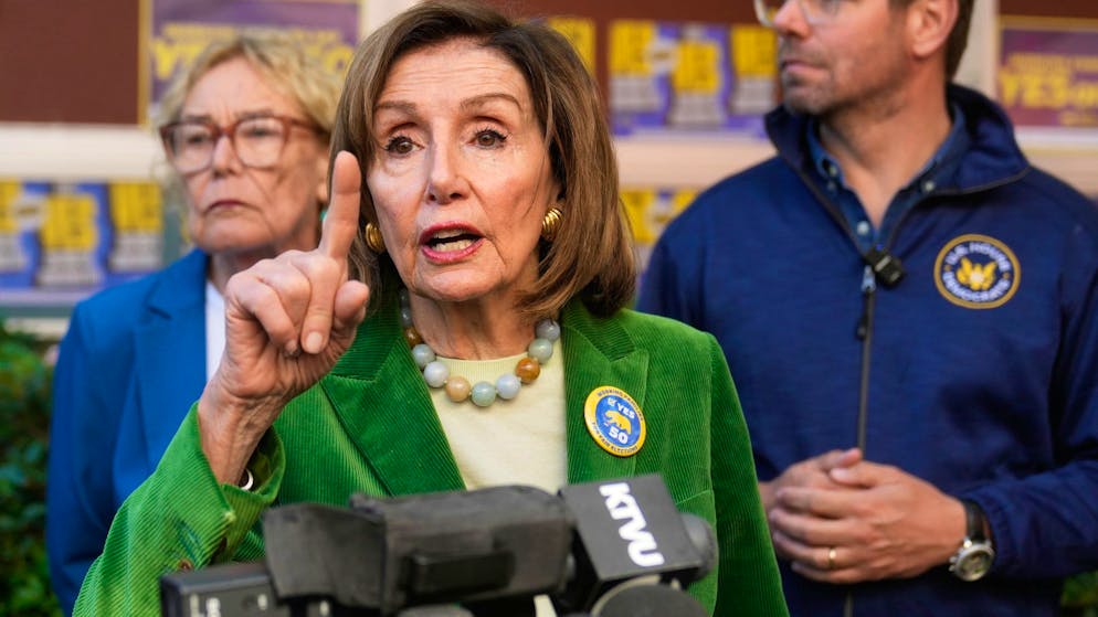 USA unter Donald Trump. Mann kollabiert bei Trump-Medienkonferenz +++ Nancy Pelosi macht nach 39 Jahren Schluss