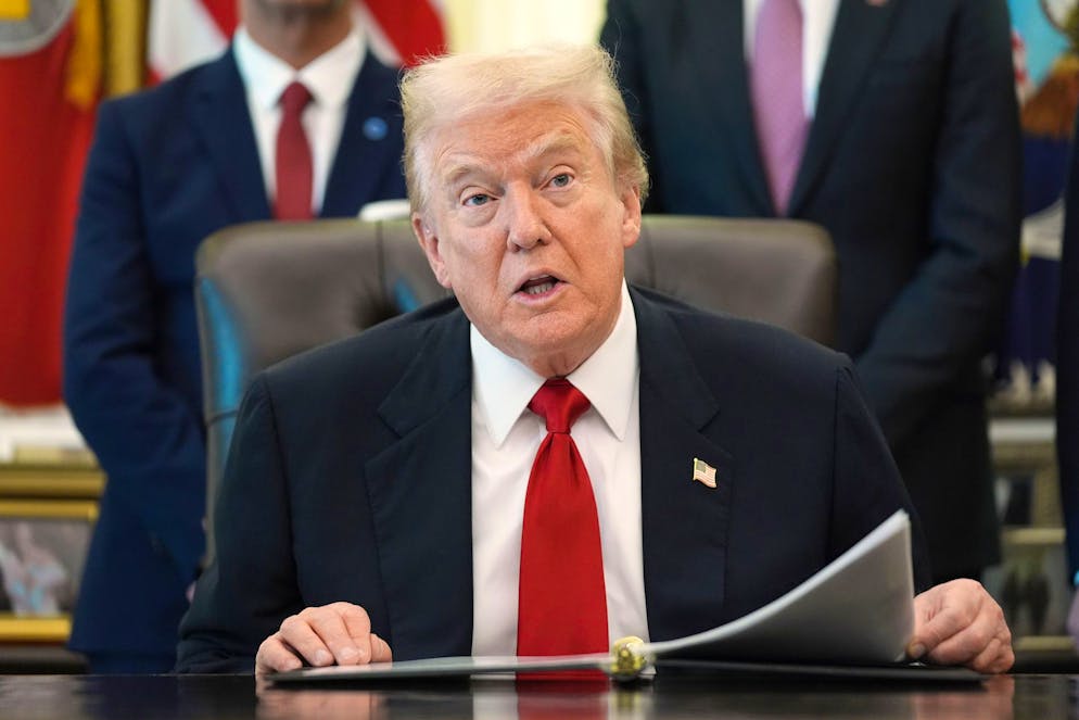 Angesichts der Einschränkungen im Luftverkehr fordert Trump die Fluglotsen zur sofortigen Rückkehr an ihren Arbeitsplatz auf.