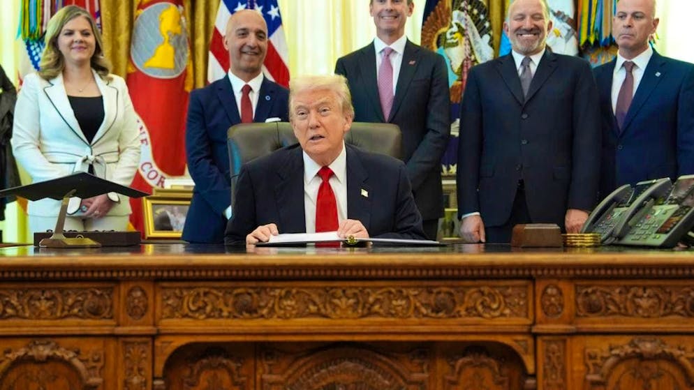 US President Donald Trump speaks in the Oval Office of the White House. Photo: Evan Vucci/AP/dpa