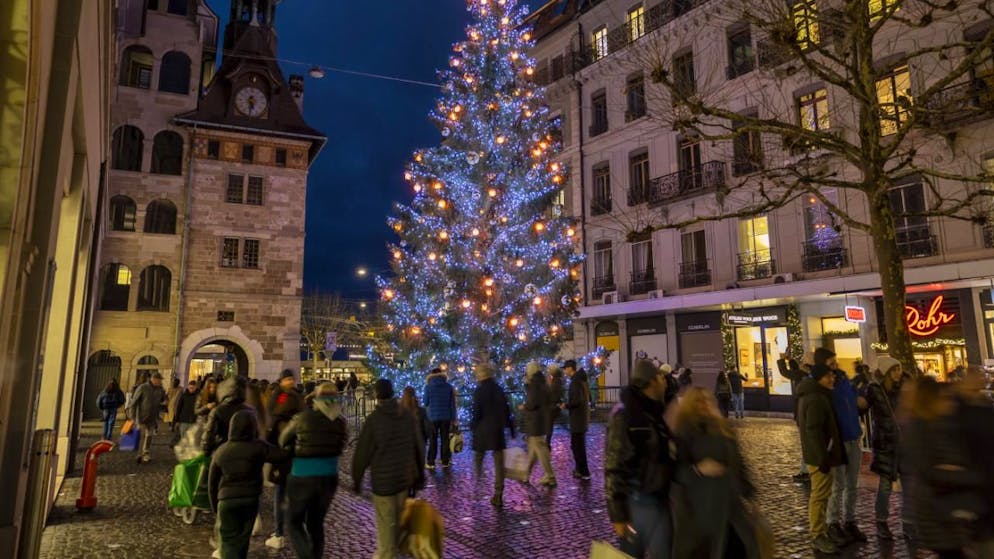 De la musique d'ambiance pourra exceptionnellement être diffusée sur les terrasses du centre-ville de Genève les trois samedis de décembre avant Noël (illustration).