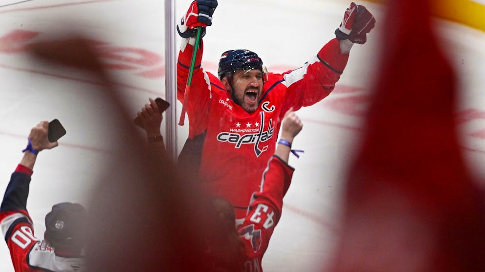 Sport-Geschichte. Owetschkin erzielt sein 900. NHL-Tor – dann will der Goalie den Puck stehlen