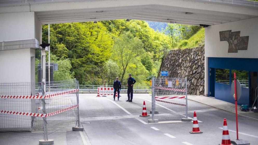 Nel terzo trimestre quasi ogni giorno 1'400 frontalieri passavano la frontiera a Campocologno per andare a lavorare in Valposchiavo. Al termine del mese di settembre si contavano più di 10'000 pendolari nel Canton Grigioni. (immagine d'archivio)