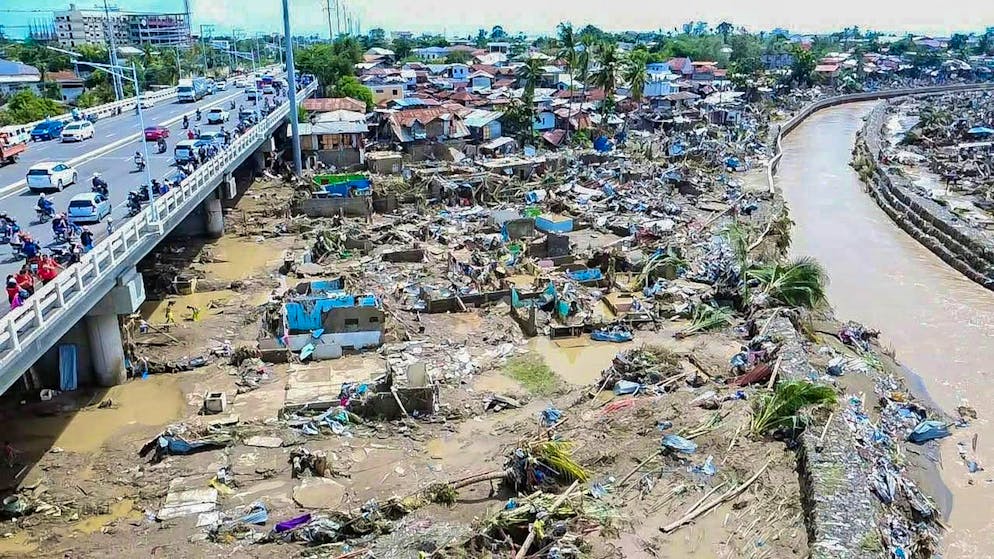 Déjà plus de 140 morts. Le typhon Kalmaegi menace le Vietnam après avoir ravagé les Philippines