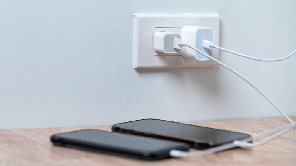 Das Ladegerät sollte nach dem Gebrauch wieder von der Steckdose entfernt werden.