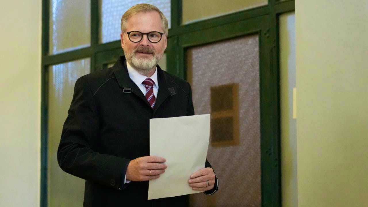 Politics. Czech Republic: Government resigns after election defeat