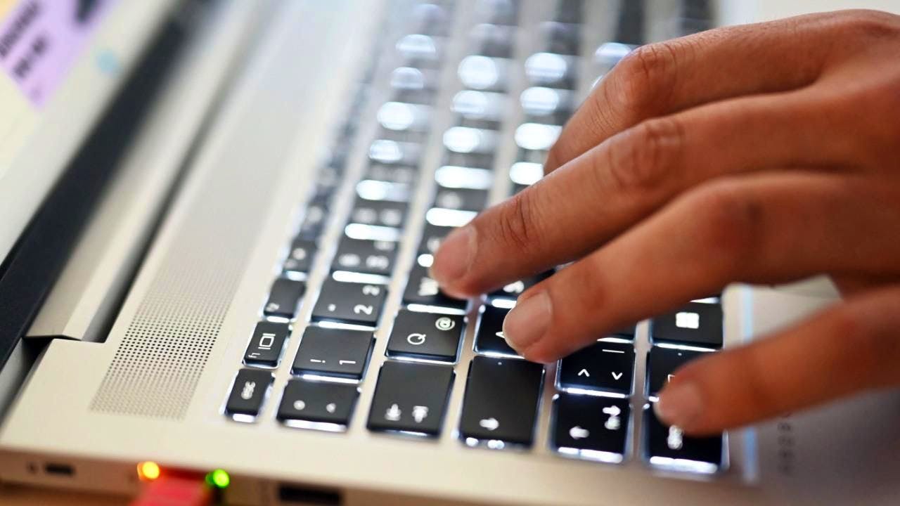 Informatique et technologie de l'information. De plus en plus de gens se sentent exclus de l'univers numérique