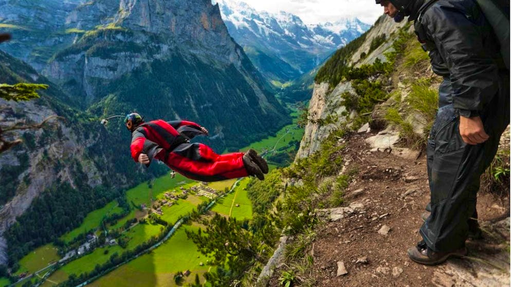 The base jumper jumped from a jump site in Mürren BE. (symbolic image)