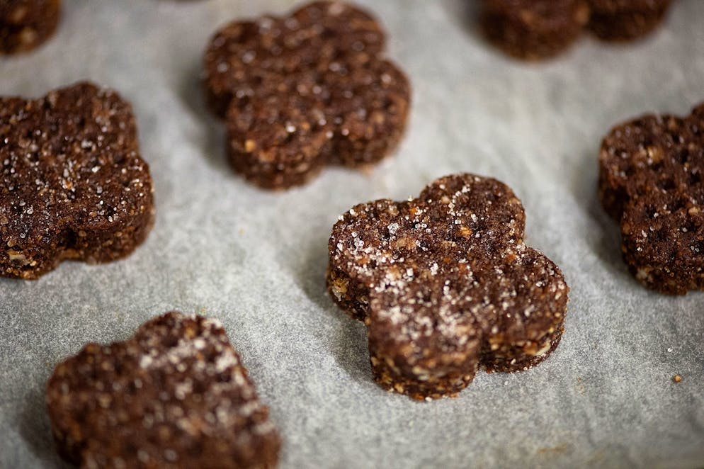 UBS Helpetica Backen. Die Brunsli sind fertig gebacken.