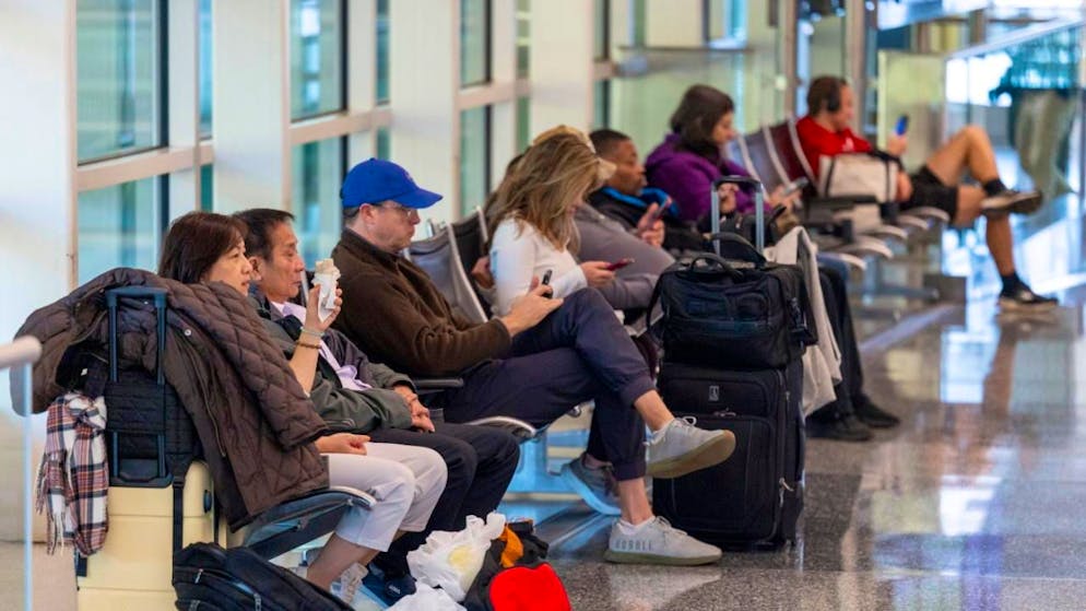 I viaggiatori devono armarsi di pazienza a causa delle centinaia di voli cancellati negli Stati Uniti per via dello shutdown.