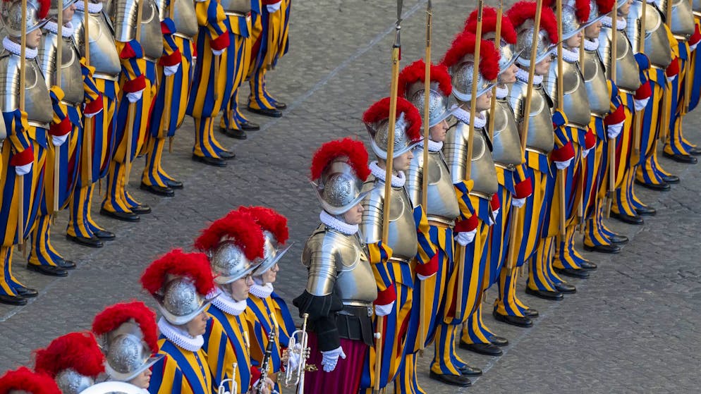 Chiesa cattolica. Il Vaticano indaga su una guardia svizzera: «Sputi e insulti a due donne ebree»