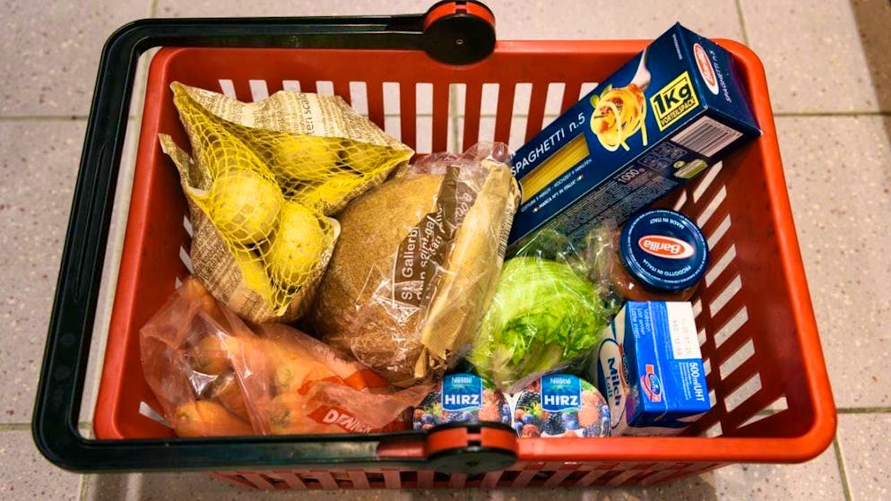 The mood among Swiss consumers deteriorated slightly in October compared to the previous month and remains at a low level. The consumer sentiment index fell from -36.5 to -36.9 points compared to September. (archive picture)