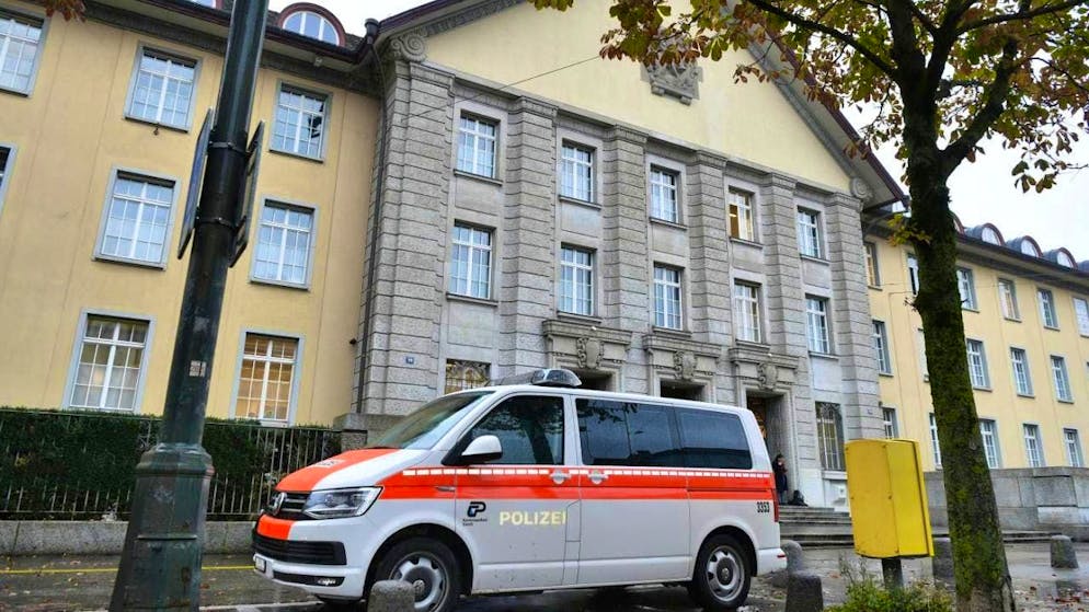 The District Court of Zurich has found a 44-year-old Uber driver guilty of various sexual offenses. The court handed down a prison sentence of four years. (symbolic image)