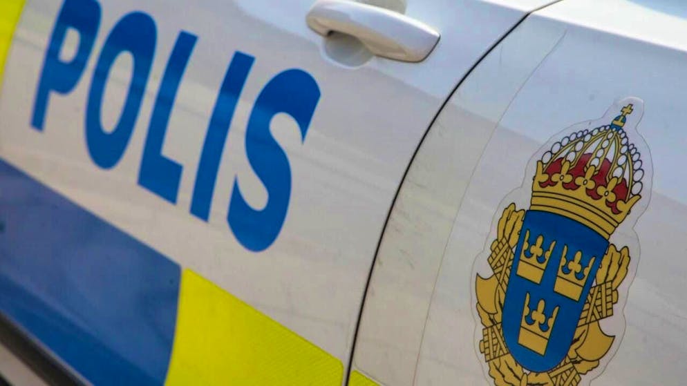 ARCHIVE - A police car is parked in front of the police station in Lund. The Swedish police logo and the word "Polis" (police) can be seen on the car. Photo: Steffen Trumpf/dpa