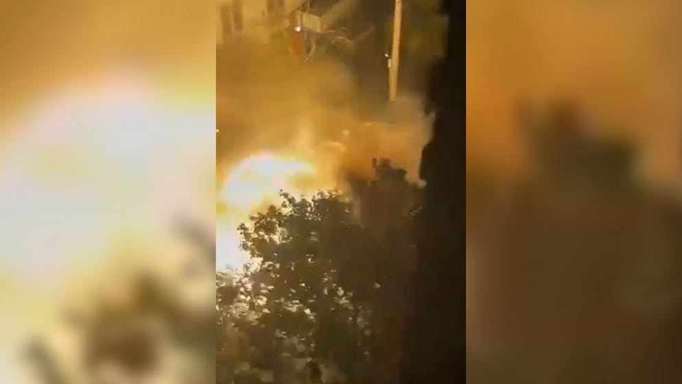 Incident in the video. Car explodes in the middle of New York - and triggers huge fireball