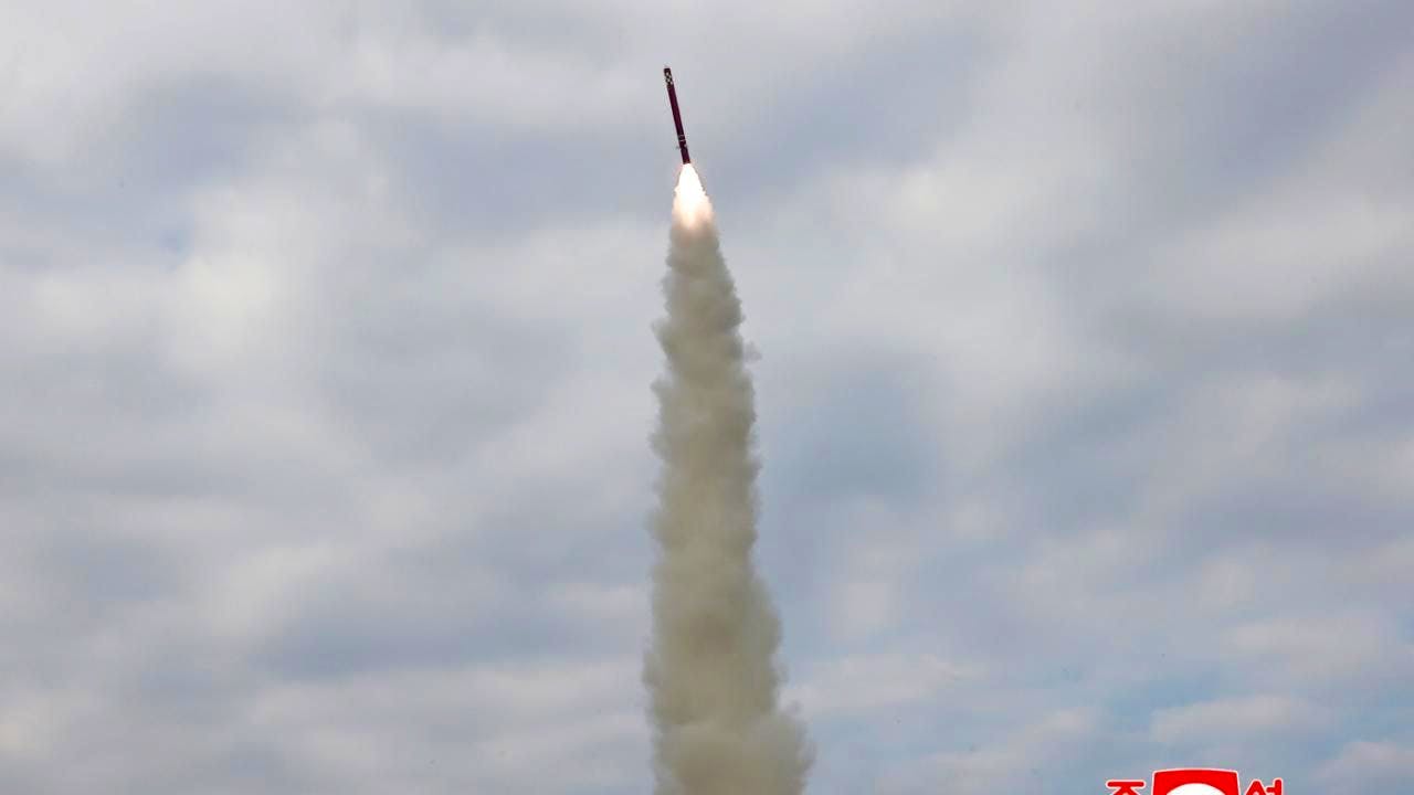 Japan. South Korea: North Korea fires missile towards east coast