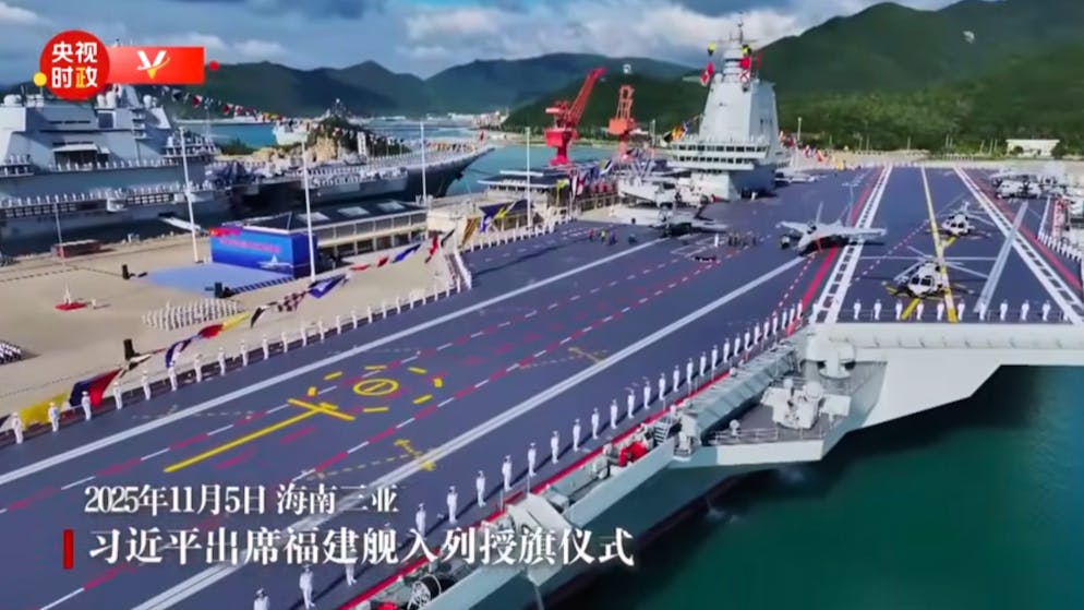 Neue Waffe im Pazifik. China stellt Flugzeugträger «Fujian» in Dienst – mit ganz viel Pathos
