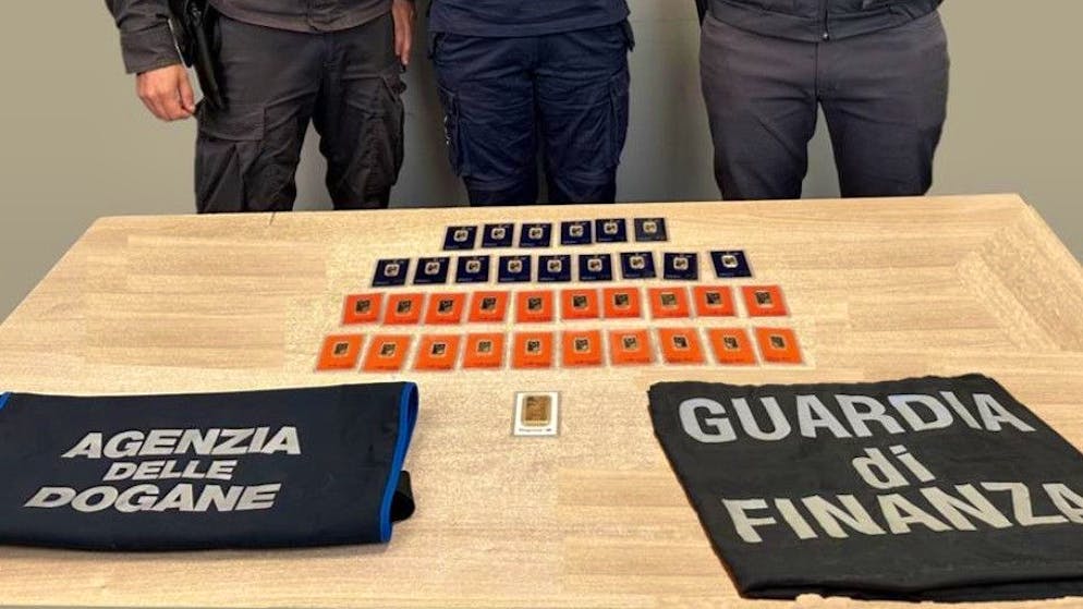 Al valico di Brogeda. Fermate in dogana due auto con lingotti d'oro dal valore totale di oltre 100'000 franchi