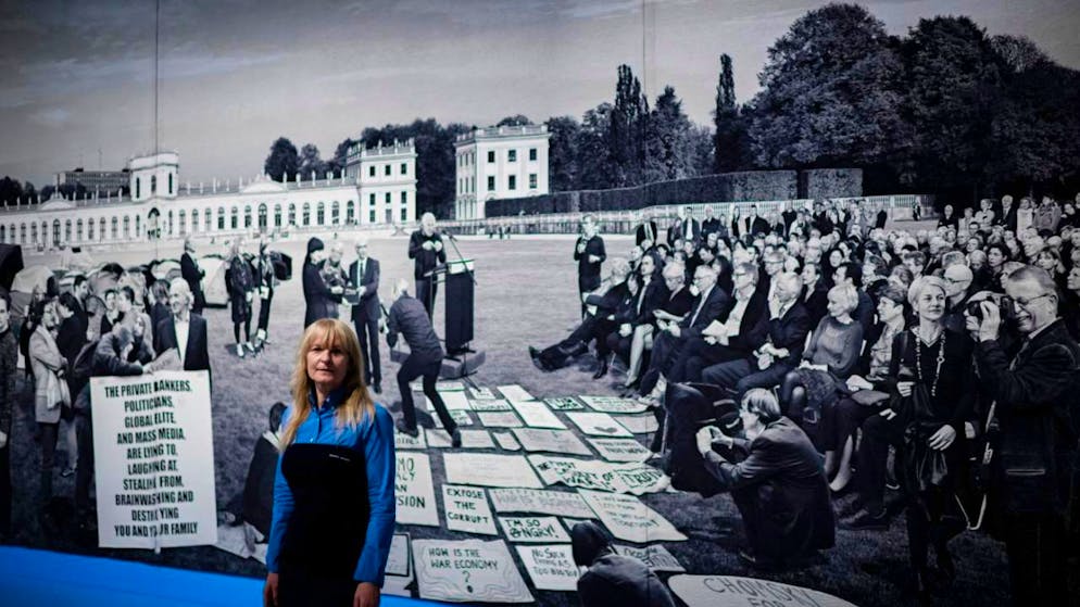 L'artiste Goshka Macuga participe à la nouvelle exposition du mudac à Lausanne, "Tisser son temps", qui confronte tapisseries anciennes et contemporaines.