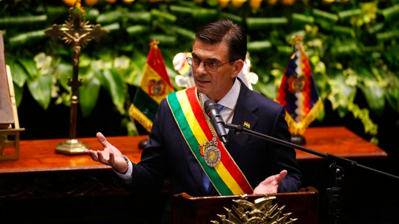 Politik. «Kapitalismus für alle»: Paz in Bolivien als Präsident vereidigt