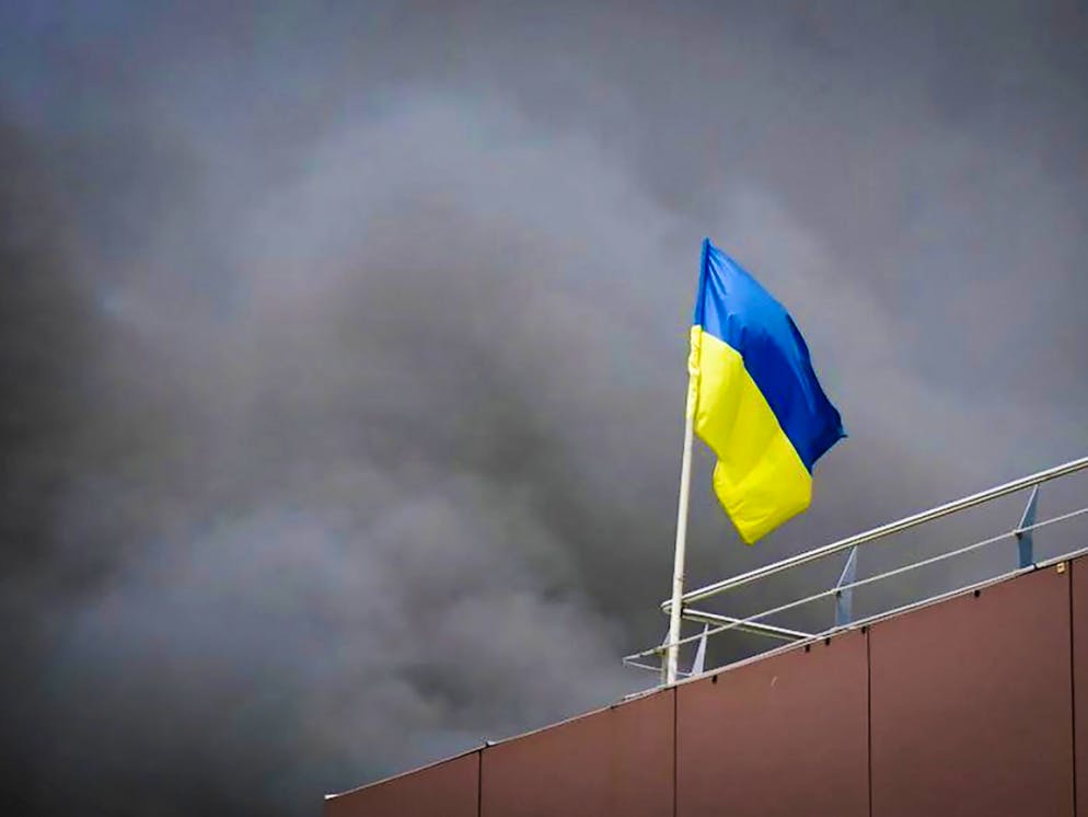 Rauch steigt auf nach einem russischen Raketenangriff .