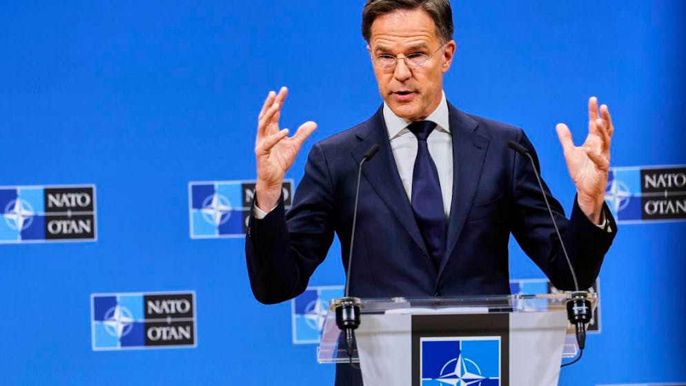 ARCHIV - Nato-Generalsekretär Mark Rutte spricht auf einer Pressekonferenz nach einem Treffen der Nato-Außenminister im Nato-Hauptquartier. Foto: Geert Vanden Wijngaert/AP/dpa