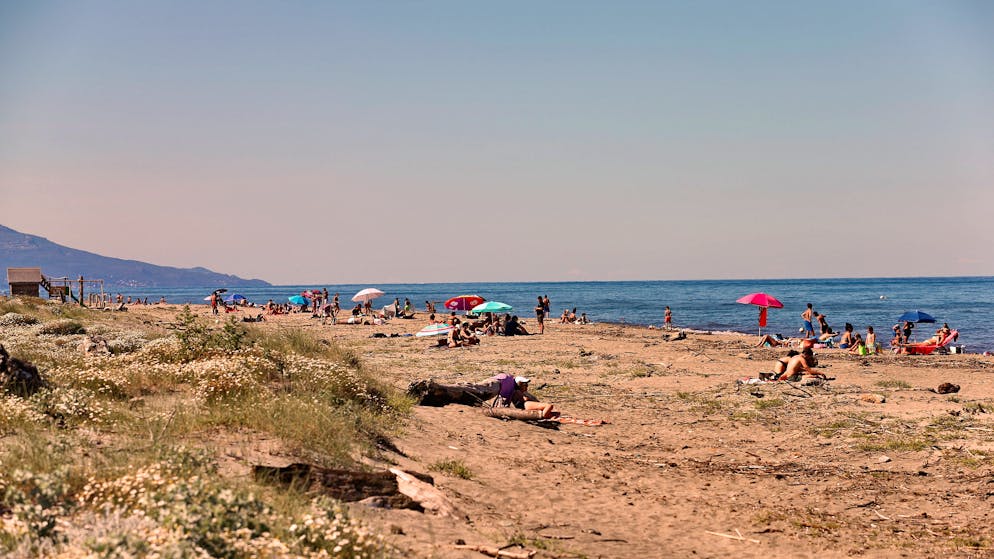 Retrouvé sur une plage. Cinq jeunes mis en examen en Corse après le meurtre d’un Suisse