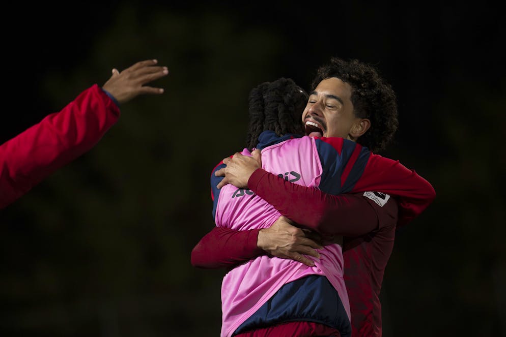 Willy Vogt mentre festeggia la rete del 5-0 goal.