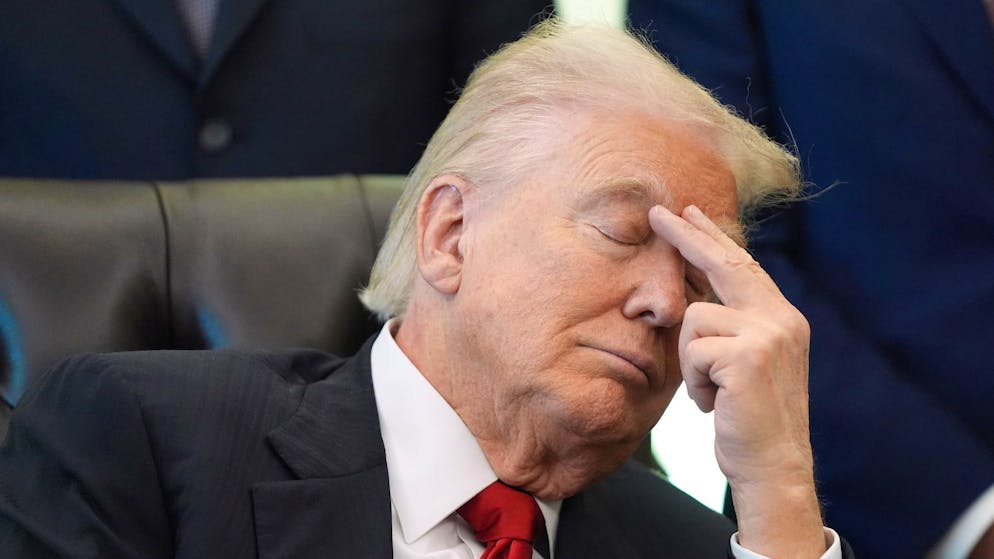 Dopo lunga esitazione. Trump ha firmato la legge per la divulgazione dei file su Epstein