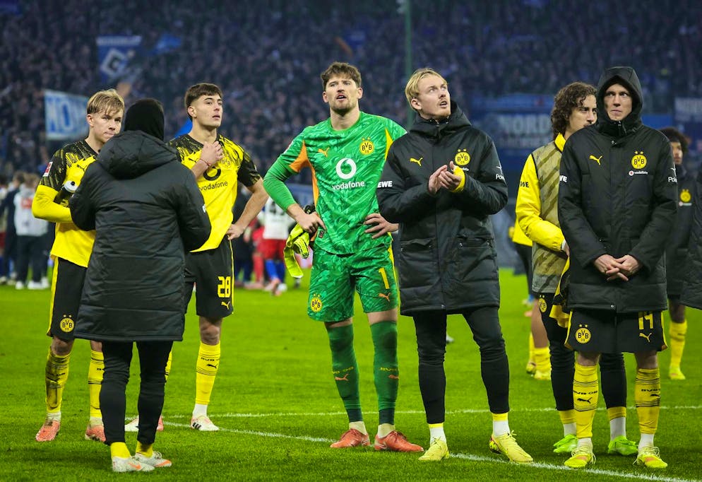 Gregor Kobel and other BVB players stand in front of the Dortmund fan curve after the final whistle.