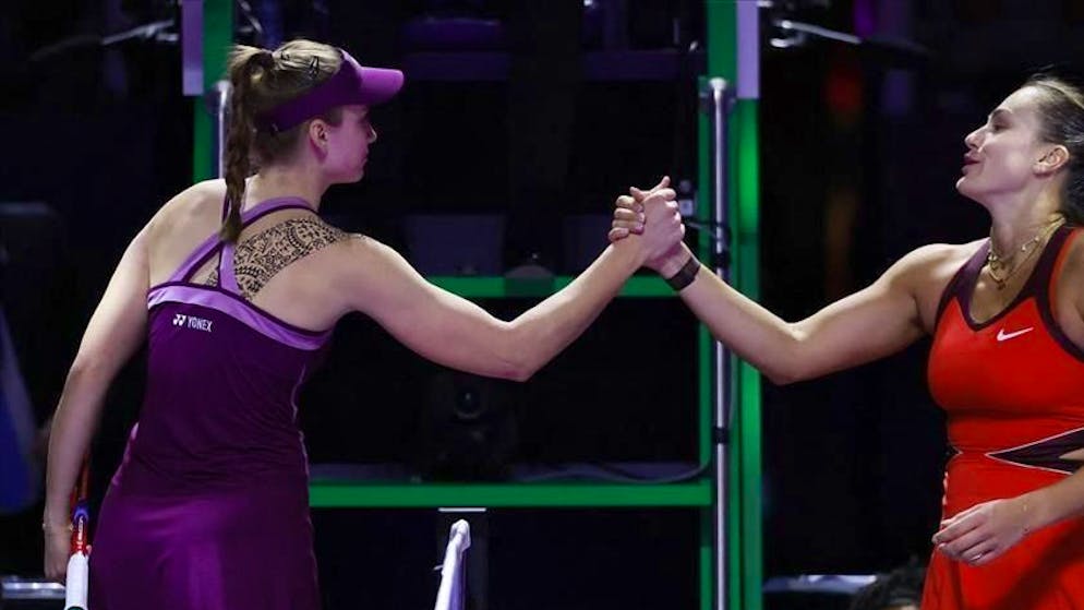Tennis. Rybakina trionfa su Sabalenka alle WTA Finals