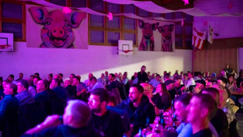 Ajoie celebrates the pig at Saint-Martin - Gallery. A culinary spectacle brought together several hundred people in Chevennez JU on Friday evening.