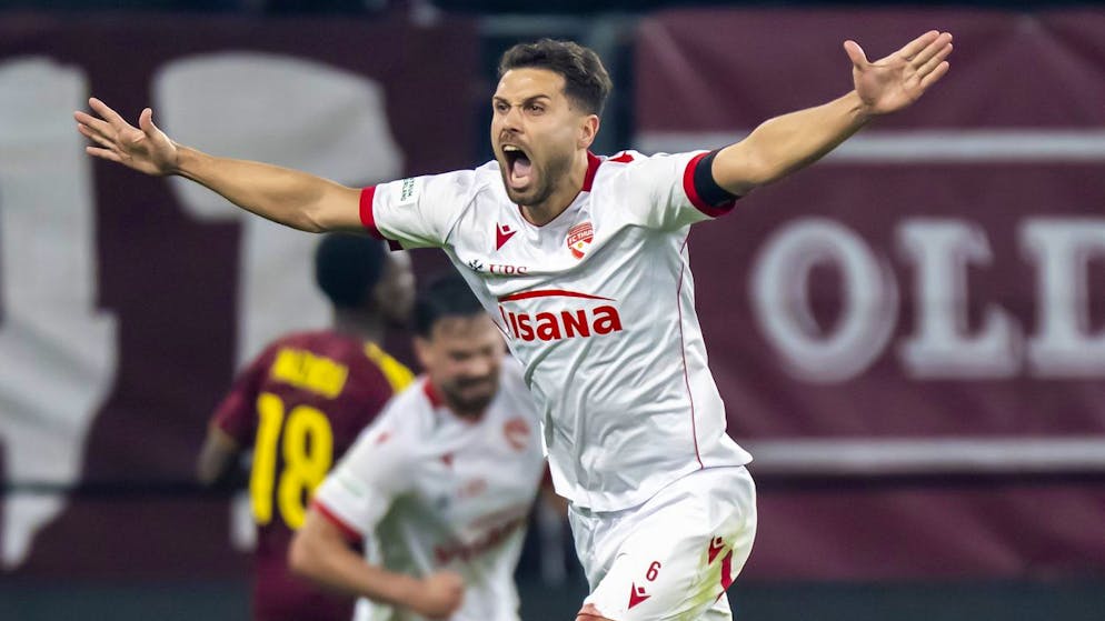 Dream goal in the video. Bertone kicks Thun to victory from a free kick in the 90th minute