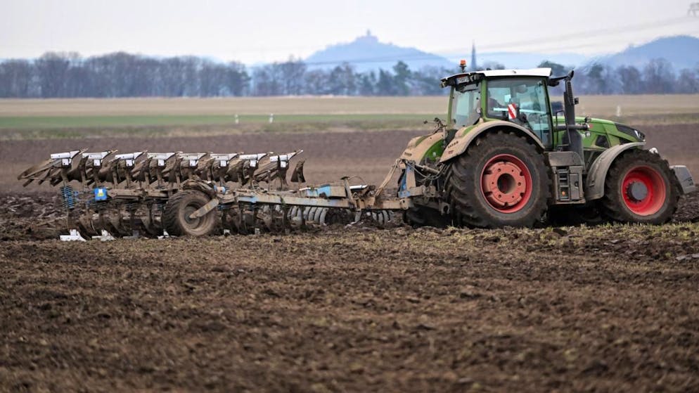 Vaud. Resta incastrato mentre svolge lavori con trattore, morto un uomo a Saint-Livres