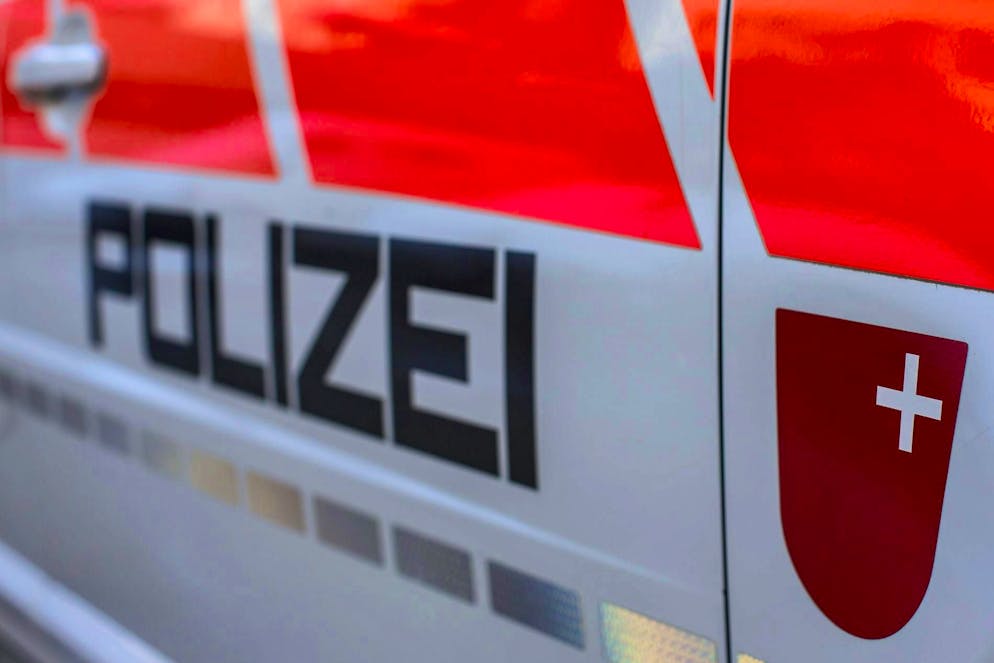 Une entreprise du canton de Schwyz a été victime d’une «fraude au CEO». Des inconnus ont utilisé l'IA pour se faire passer pour un chef d'entreprise et ainsi extorquer plusieurs millions, selon la police. (Photo prétexte)