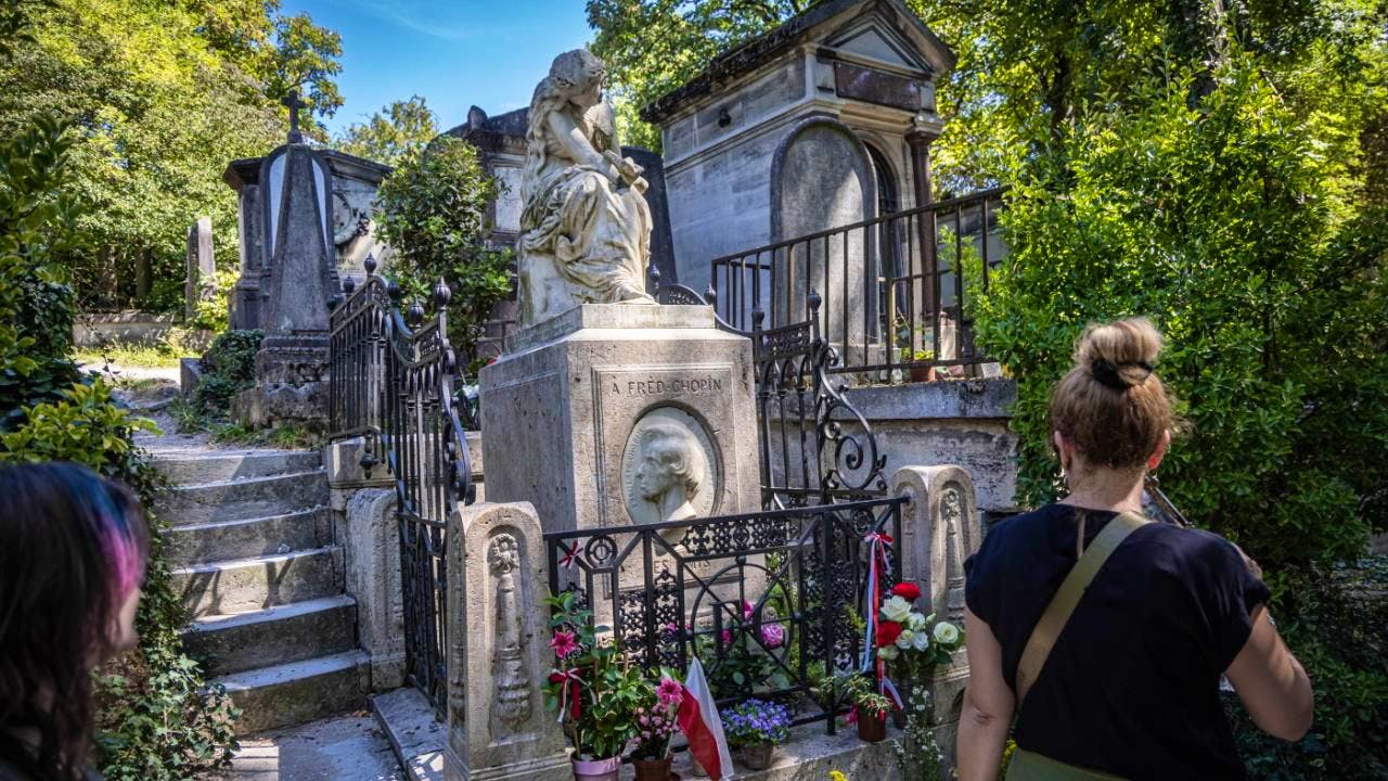 Monuments. Paris raffles off historic graves in celebrity cemeteries